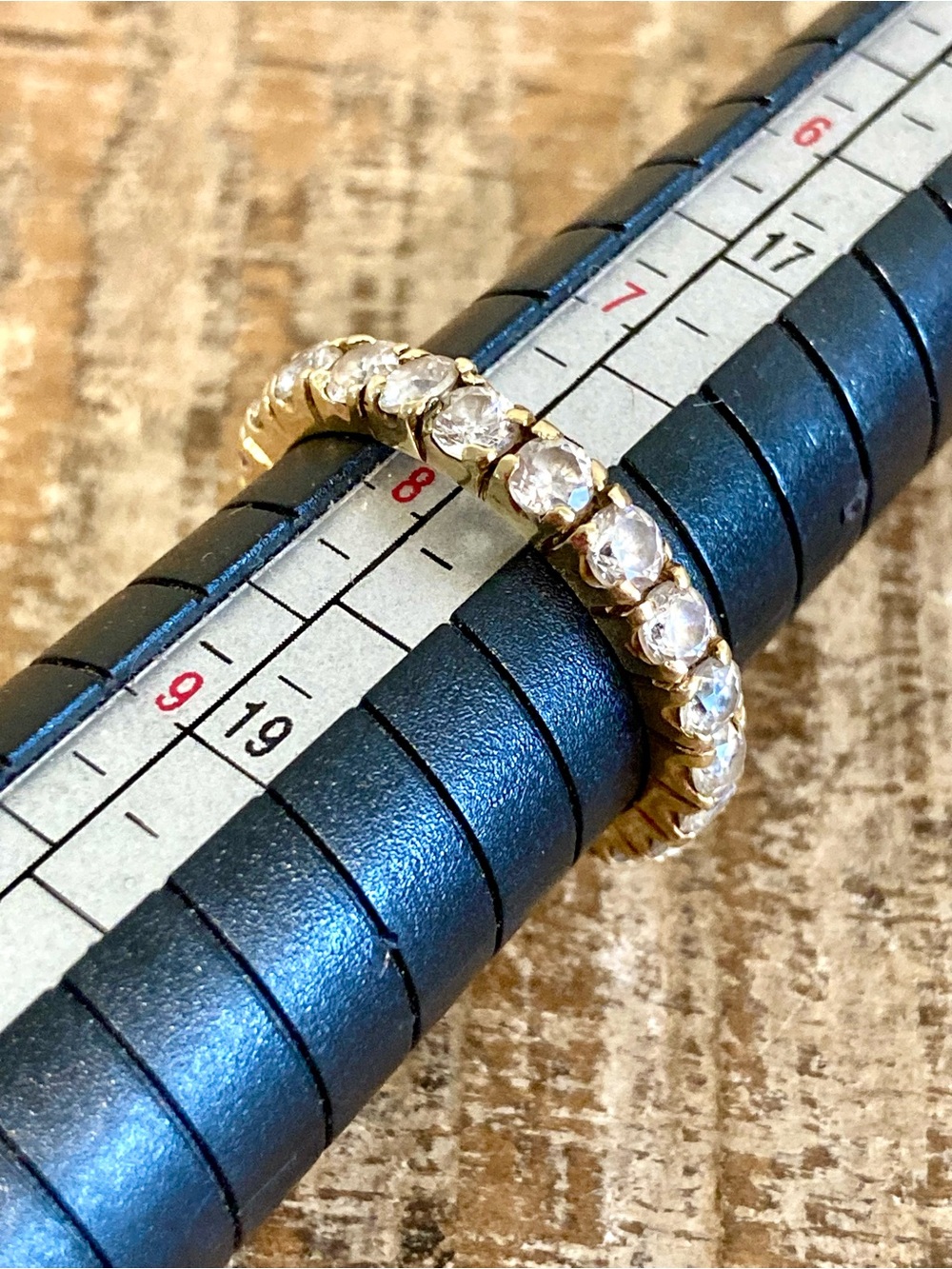 Gold Tone Eternity Band Ring Clear Stones Size 8 - Has a Crack - Picture 15 of 17
